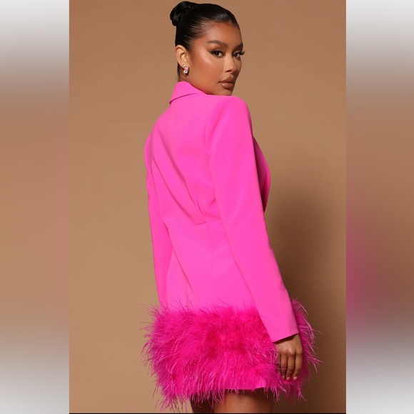 Pink feathered blazer dress - Picture 2 of 8